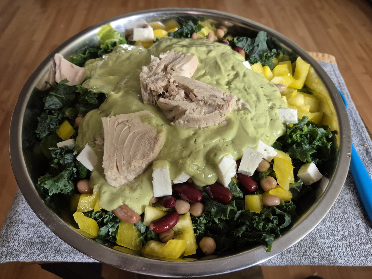Mega salad with kale, tuna, beans and avocado dressing